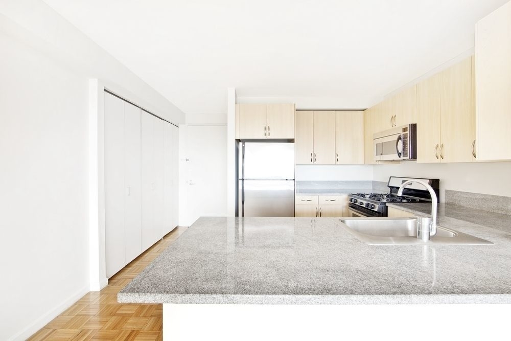 271 West 47th Street - Photo 2