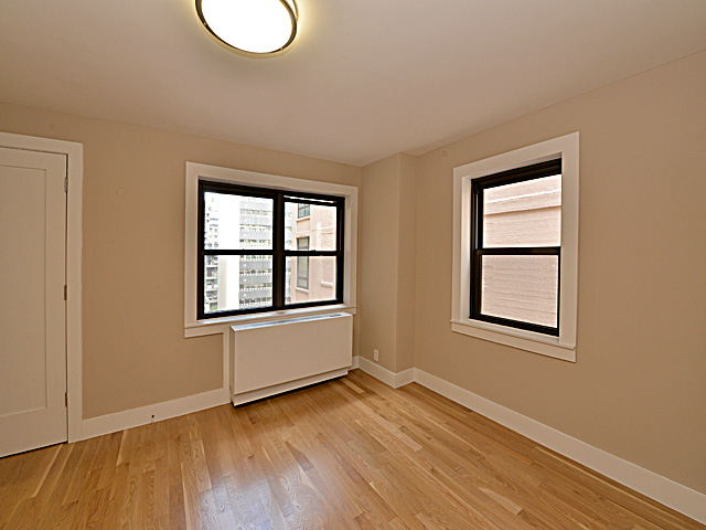 East 47th Street - Photo 7