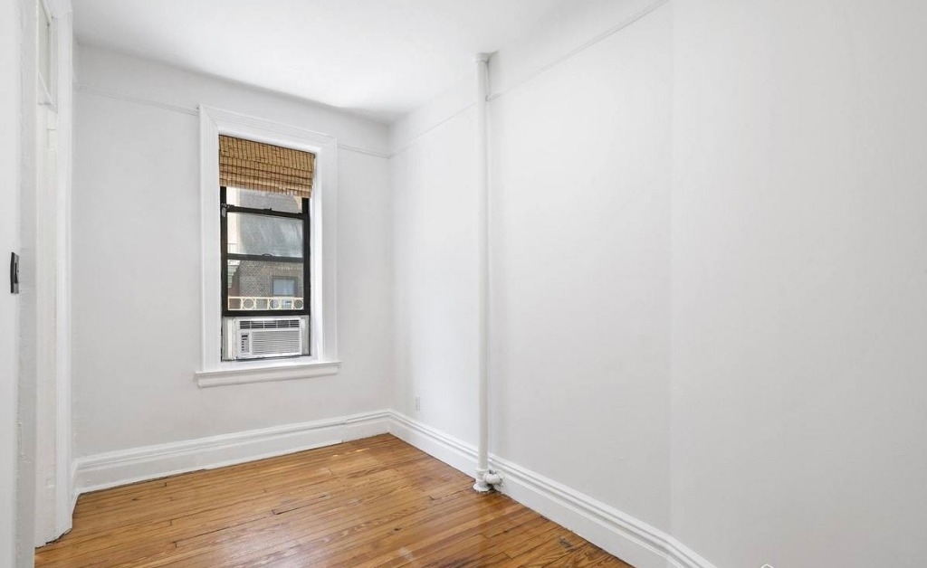 411 w 44th st - Photo 3