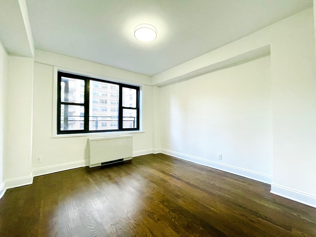 405 East 56th Street - Photo 5