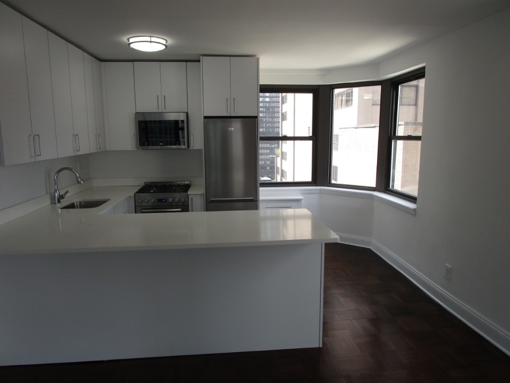  East 57 Street - Photo 4