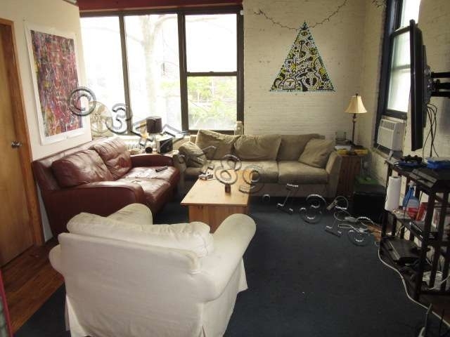 218 Bedford Ave. - Photo 4