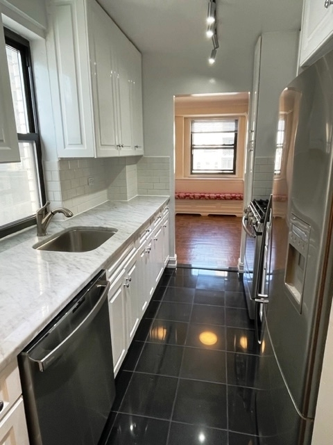 420 East 79th Street, 9D - Photo 6