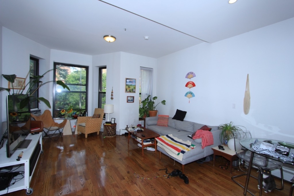 405 Franklin Ave - Photo 1