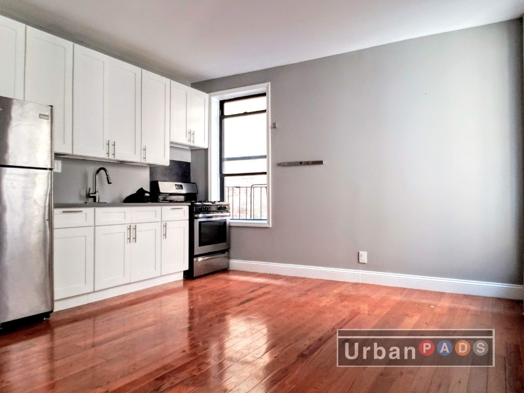 1030 Park Pl - Photo 1