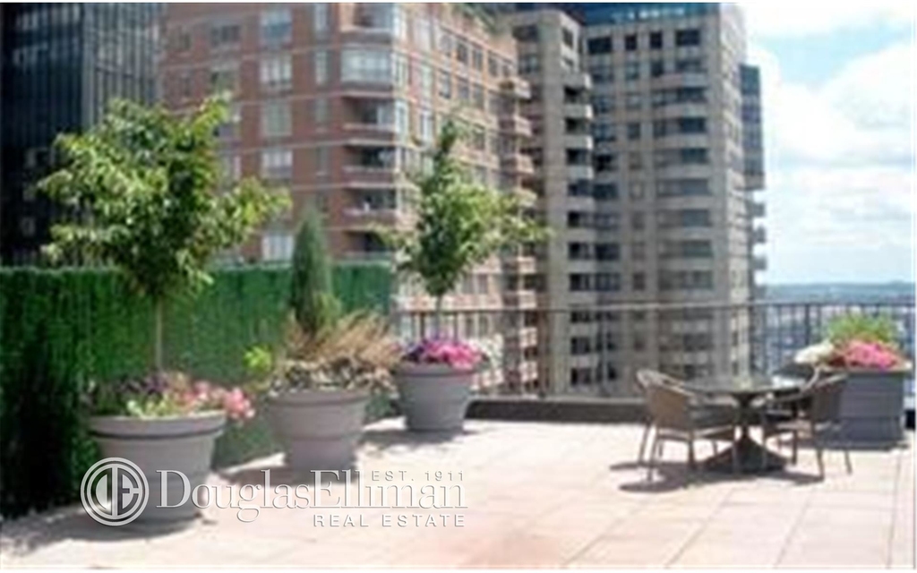 212 East 47th St - Photo 9