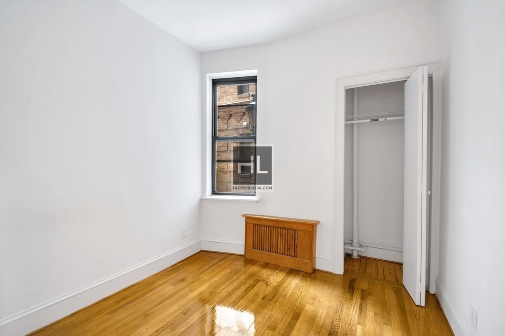 East 70th Street - Photo 4