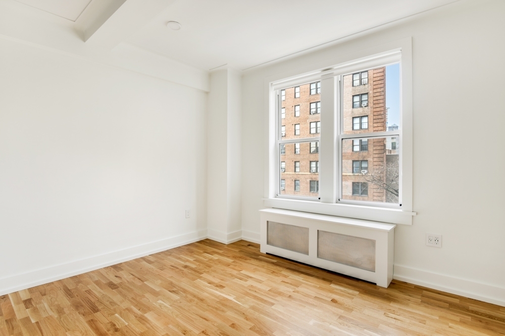 301 East 21st Street - Photo 2