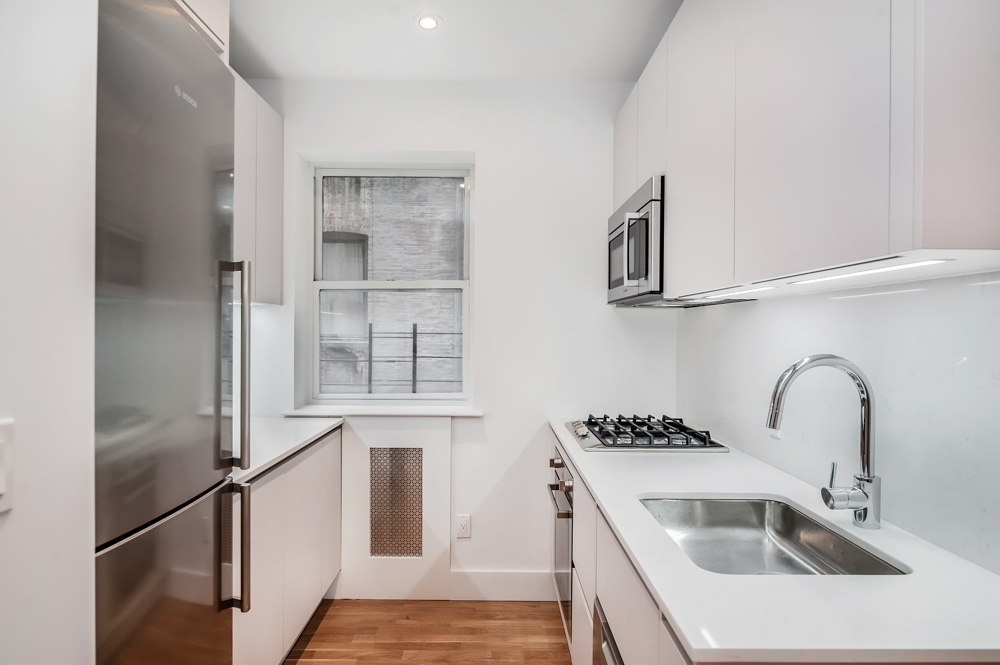 301 East 21st Street - Photo 4