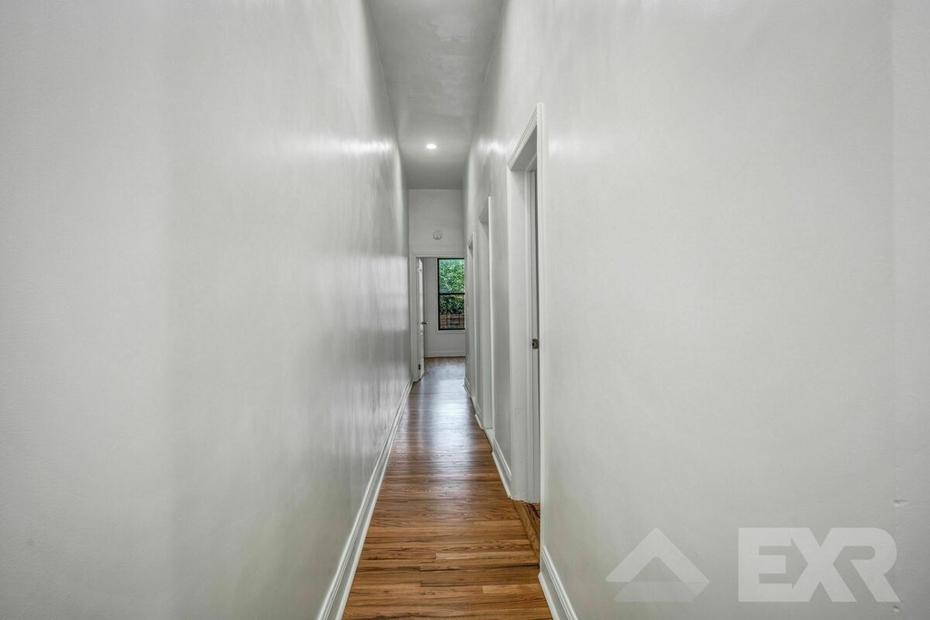 853 Putnam Avenue - Photo 3