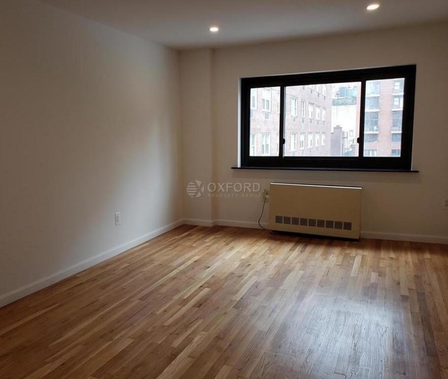 207 East 27th Street - Photo 1