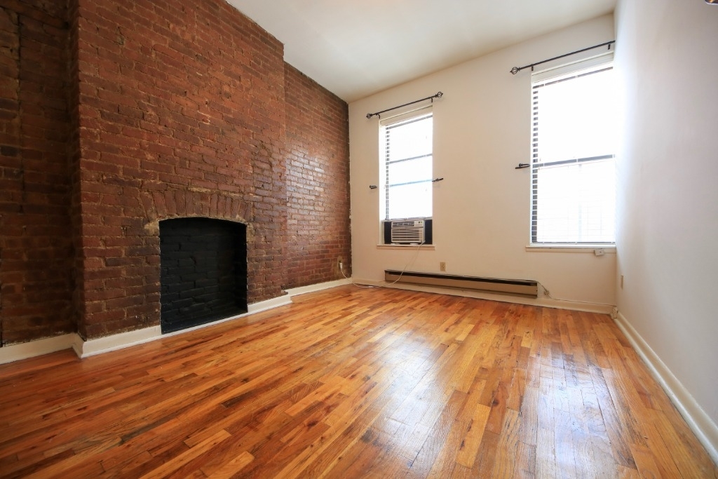 493 Amsterdam Avenue - Photo 2