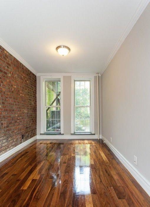 3 Bed in Chelsea w/ Private Yard!!! - Photo 6