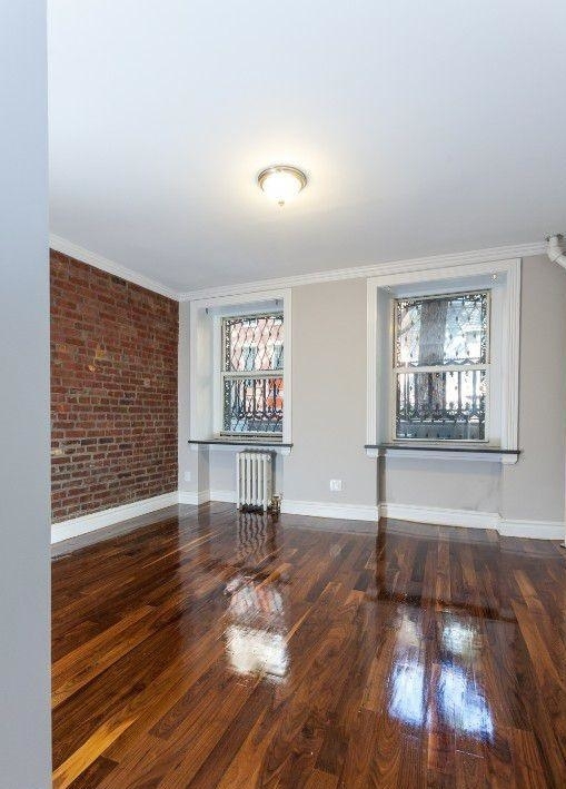 3 Bed in Chelsea w/ Private Yard!!! - Photo 11