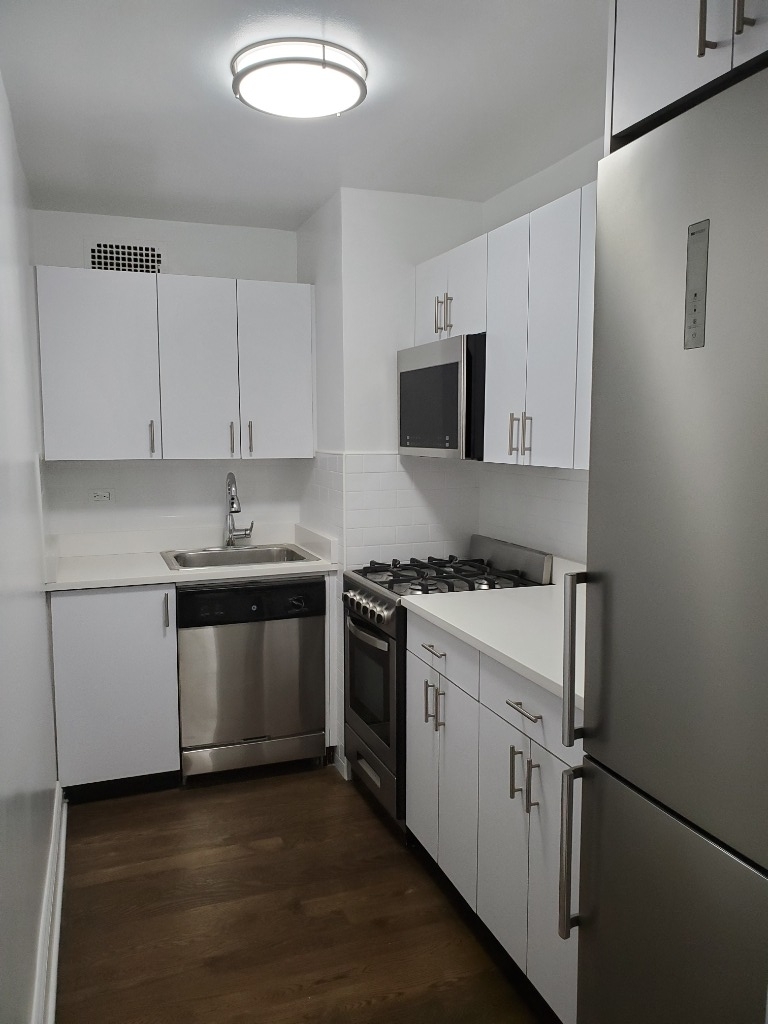 96 5th Avenue  - Photo 2