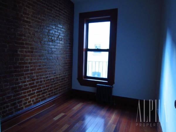 1646 Madison Ave - Photo 3