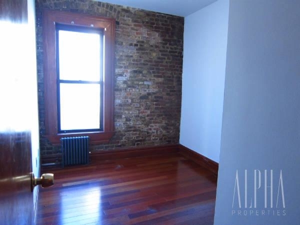 1646 Madison Ave - Photo 2