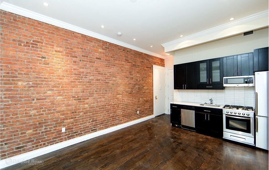 350 Third Avenue - Photo 1