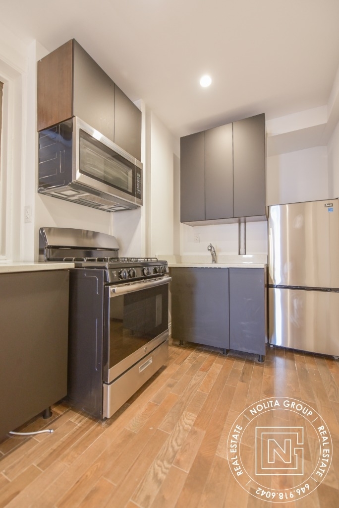 242 Mulberry St - Photo 1