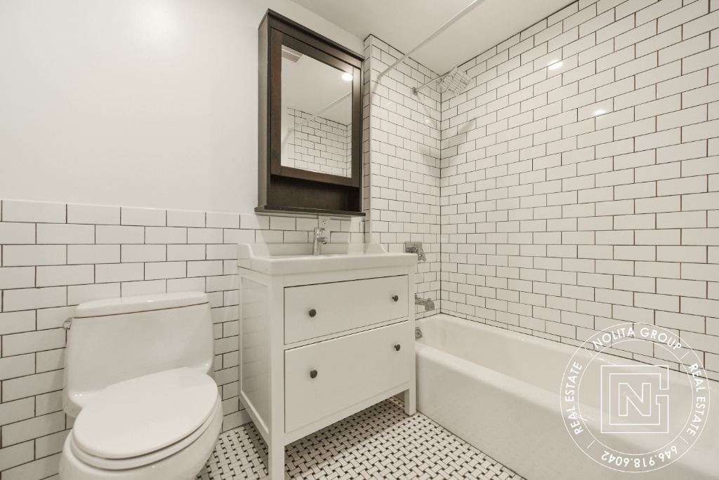 242 Mulberry St - Photo 4