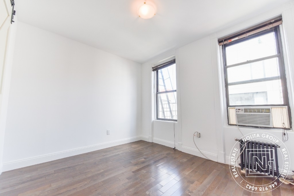 242 Mulberry St - Photo 3