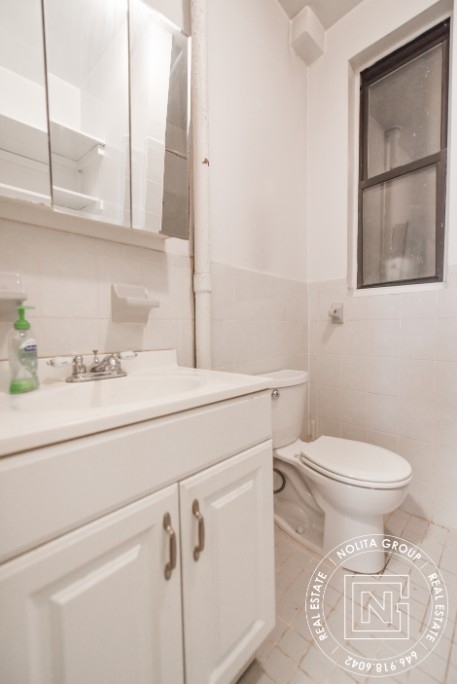 242 Mulberry St - Photo 5