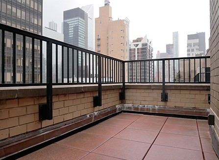 East 47th Street - Photo 9