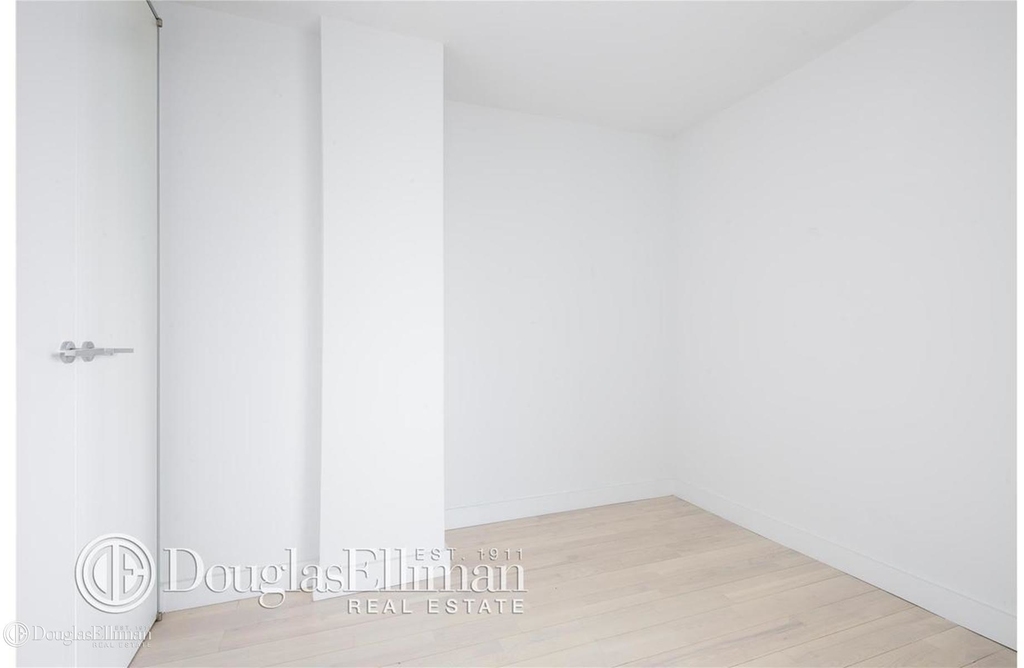 322 West 57th St - Photo 3