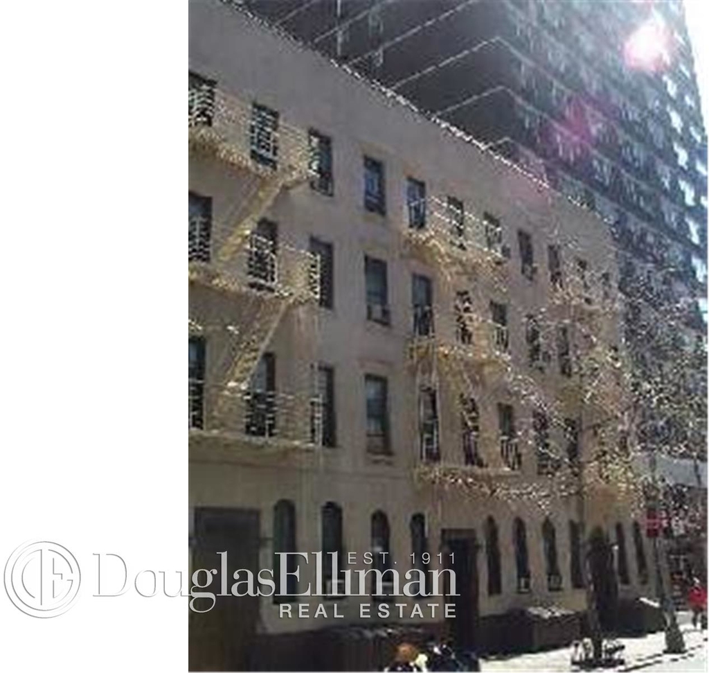 235 East 54th St - Photo 3