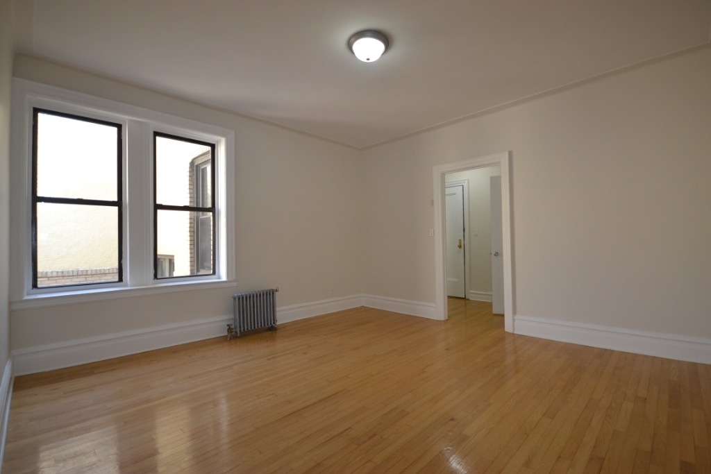 119-21 Metropolitan Avenue - Photo 1