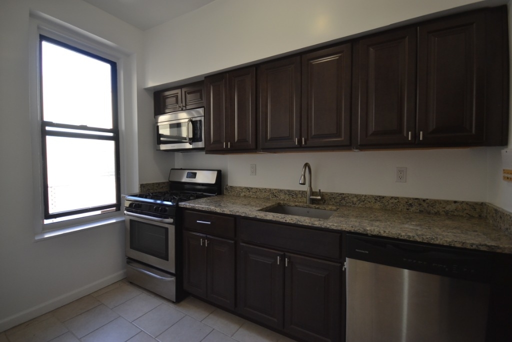 119-21 Metropolitan Avenue - Photo 2