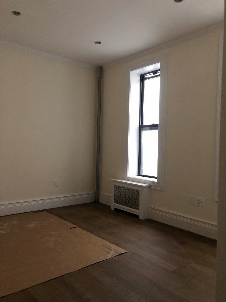 276 W 19th - Photo 1