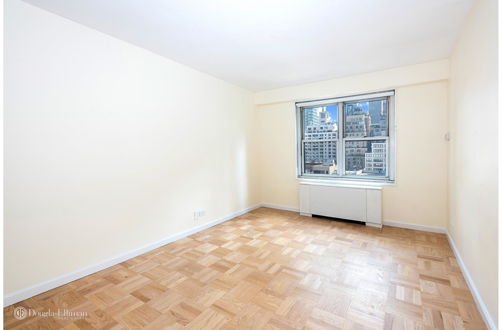 220 East 60th St - Photo 5