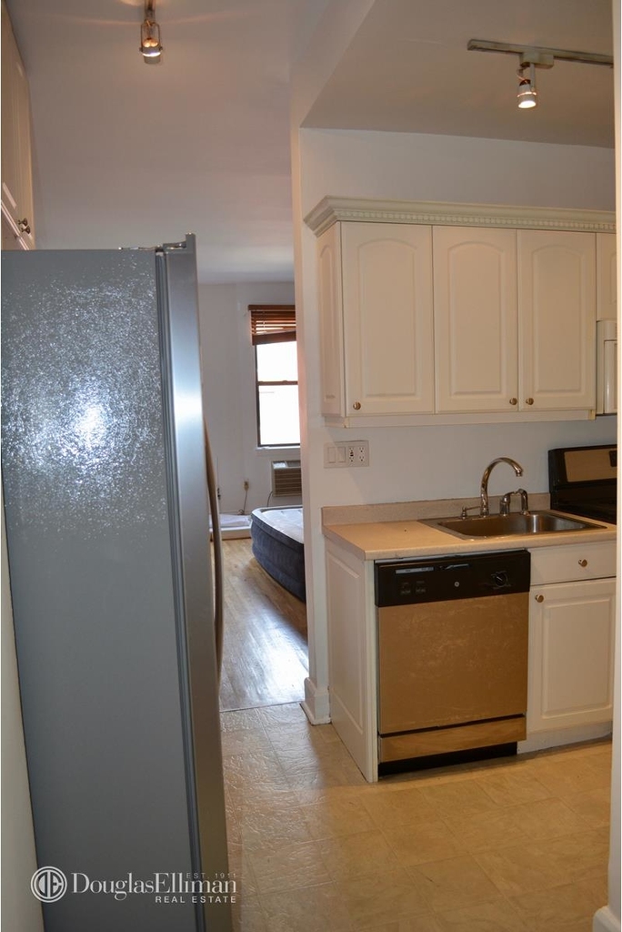 126 West 96th St - Photo 3