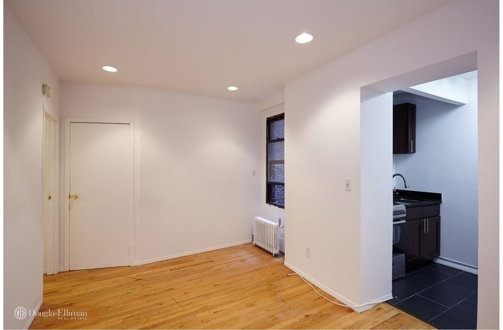 86 East 4th St - Photo 2