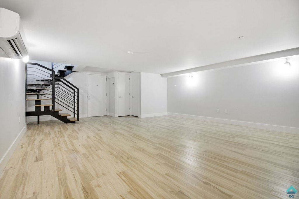 418 Lexington Avenue - Photo 2