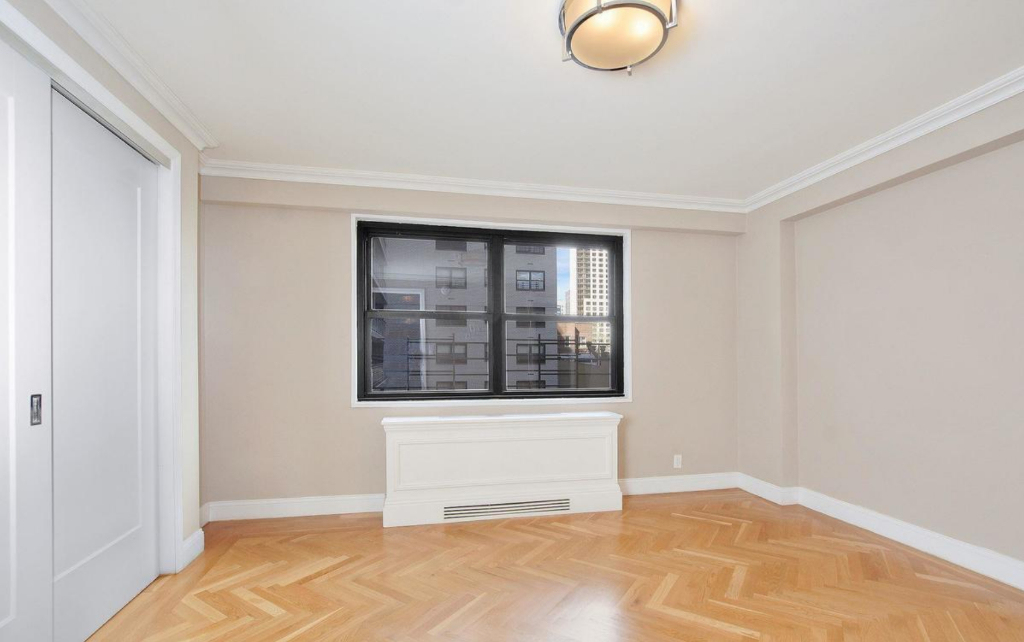 305 East 86th - Photo 2