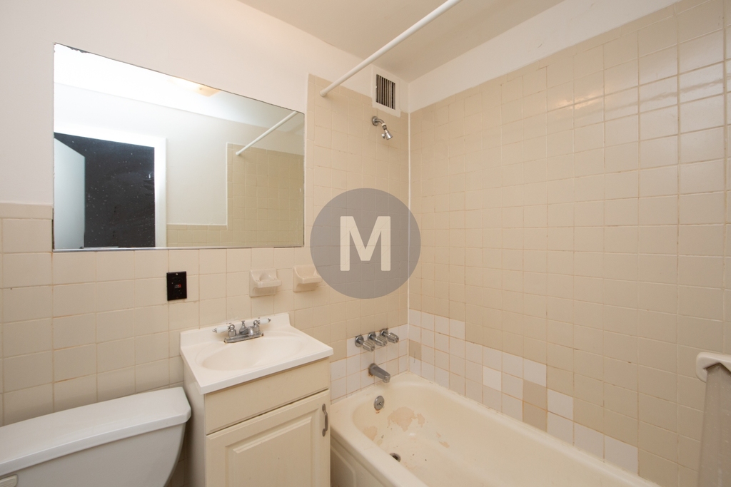 261 West 29th Street - Photo 7