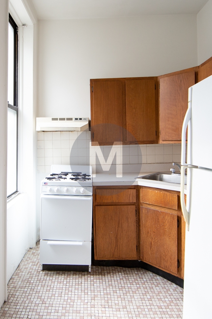 261 West 29th Street - Photo 6