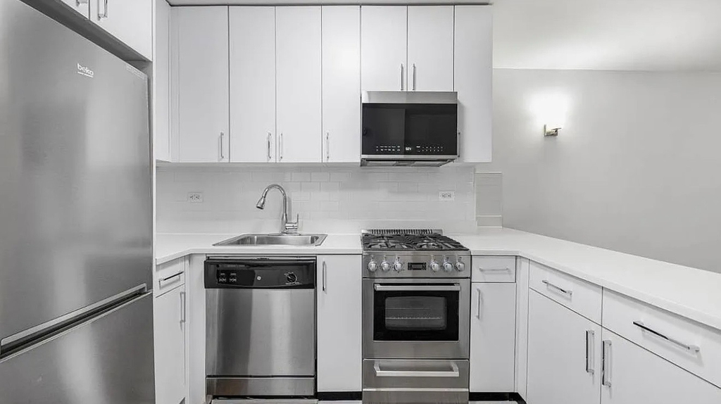 165 East 35th Street - Photo 2