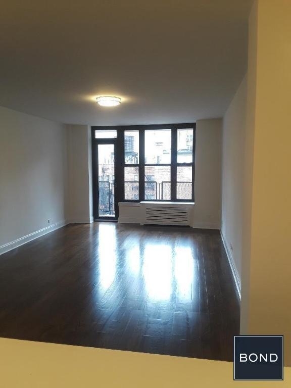 165 East 35th Street - Photo 0