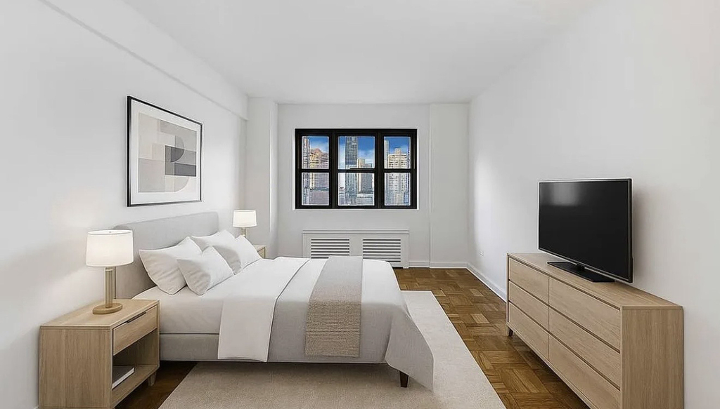 165 East 35th Street - Photo 5