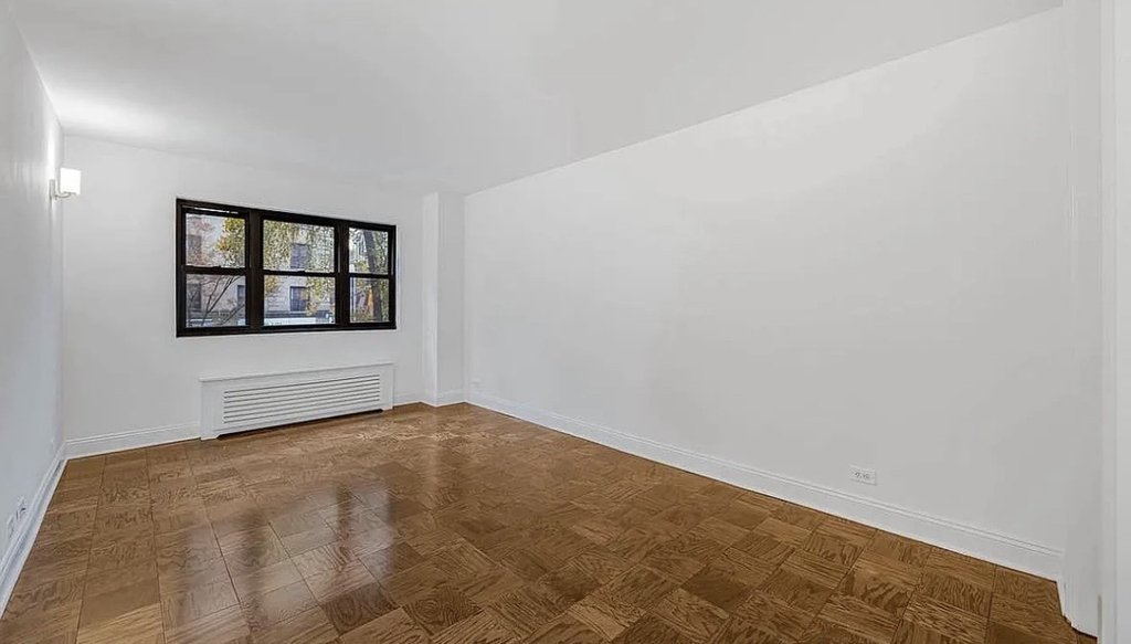 165 East 35th Street - Photo 6