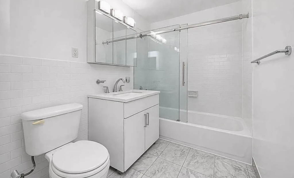 165 East 35th Street - Photo 3