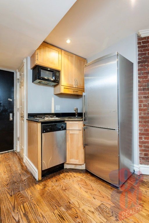 209 E 25th - Photo 1