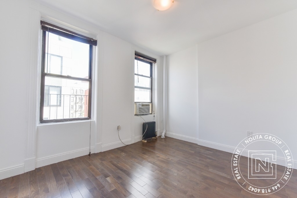 242 Mulberry St - Photo 3