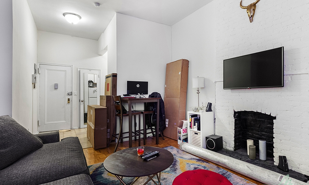 305 West 18th Street - Photo 2