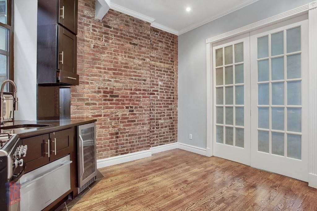 246 Mott Street - Photo 2