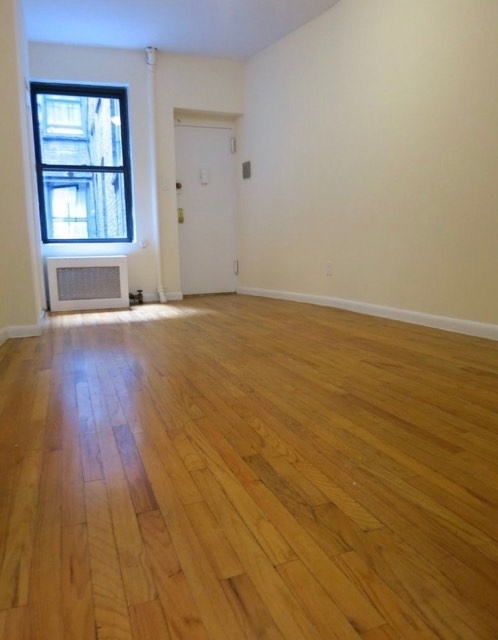 East 82nd street - Photo 1