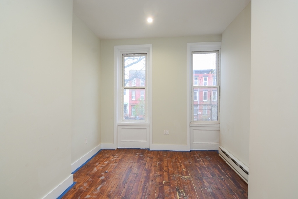 183 Hull St - Photo 1